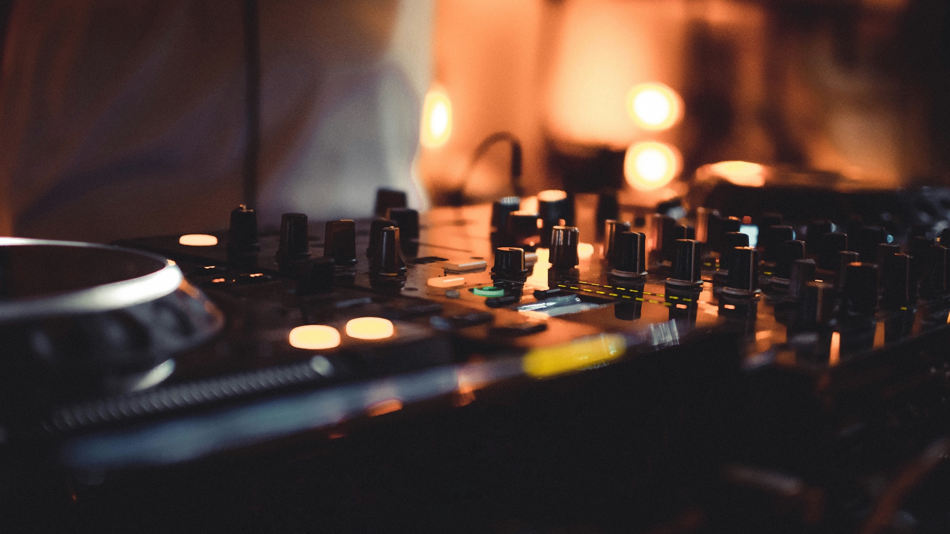 Hiring a Wedding DJ in Bali: What Australian Couples Should Know