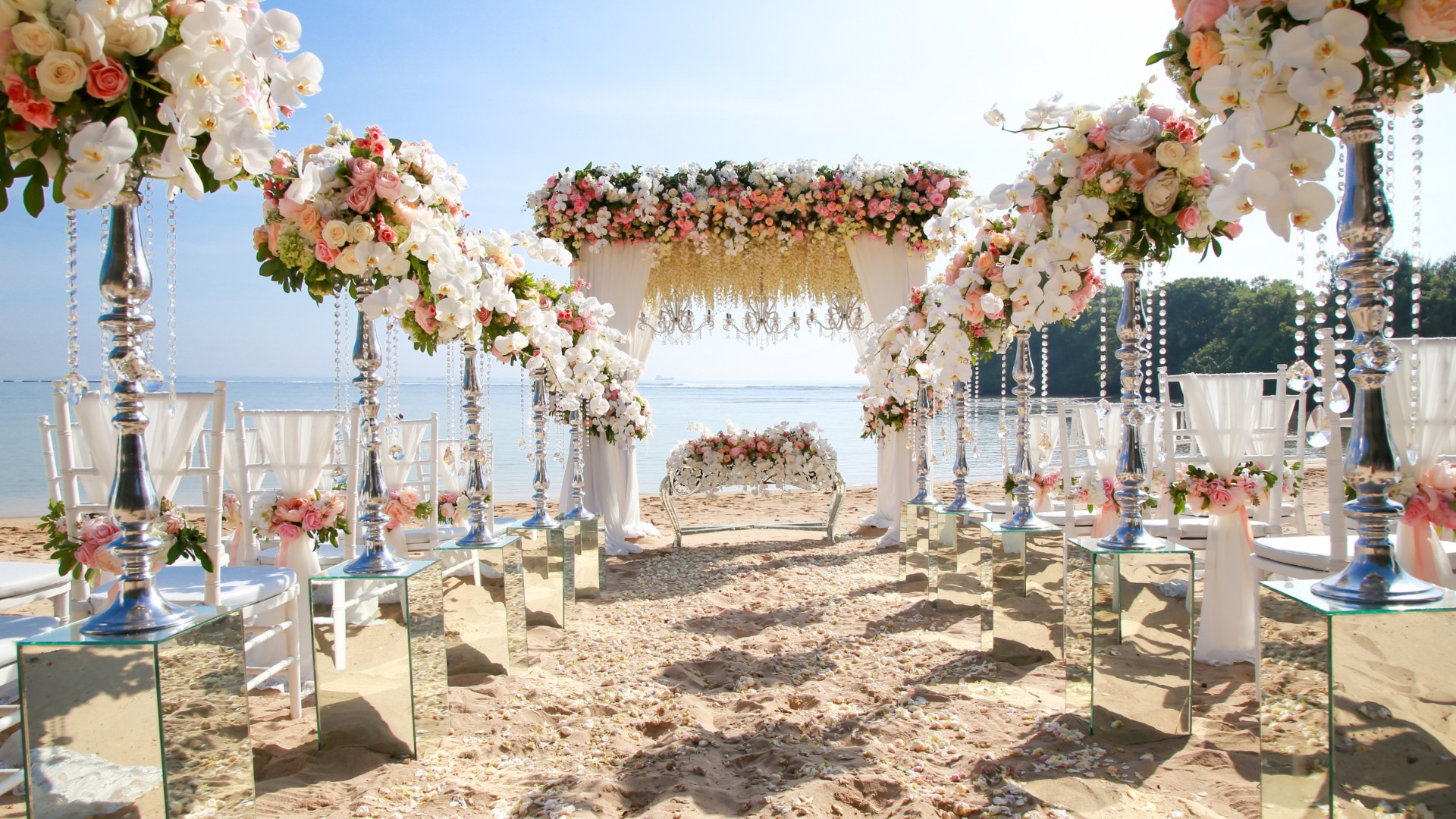 Styling, Florals & Decor